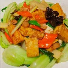 Bean curd with seasonal green vegetables