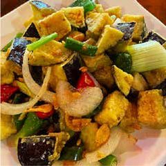Salty, chilli & garlic aubergine (deep-fried)